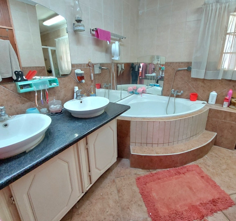 3 Bedroom Property for Sale in Mamogaleskraal AH North West